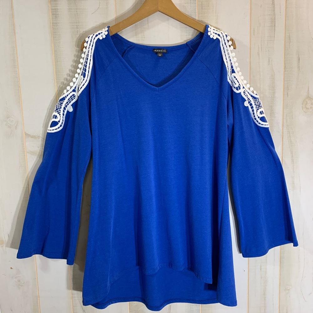 Hannah Blue & White Cold Shoulder Top L Lace